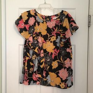 Floral ruffle blouse with flutter sleeves